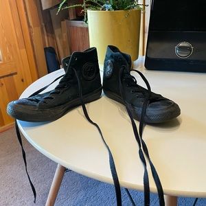 Chuck Taylor Converse all black high tops! W8
